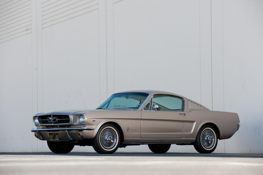  Ford Mustang 2+2 Fastback 1965 года  (фото 1 из 16)